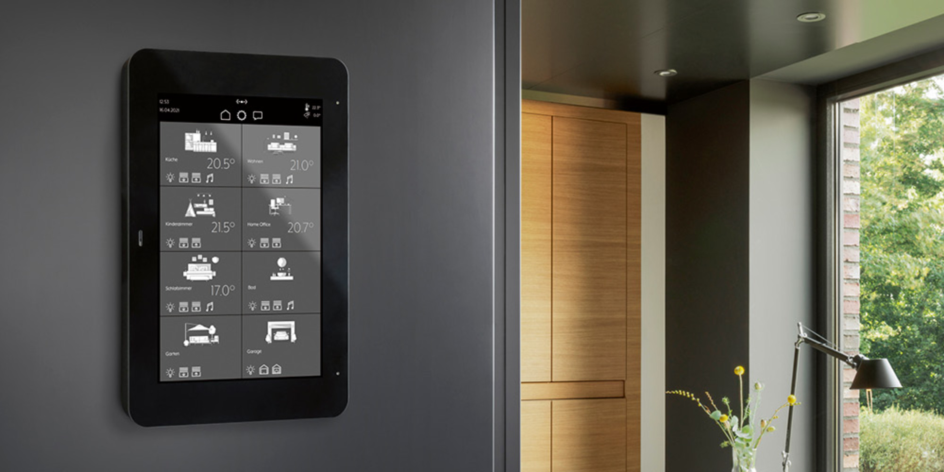 JUNG Smart Panel 8 bei FESHA Elektrotechnik GmbH in Selb